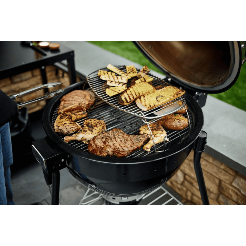 82594169-ugolnyj-gril-weber-summit-kamado-e6-18201033-realnye-foto-800x800